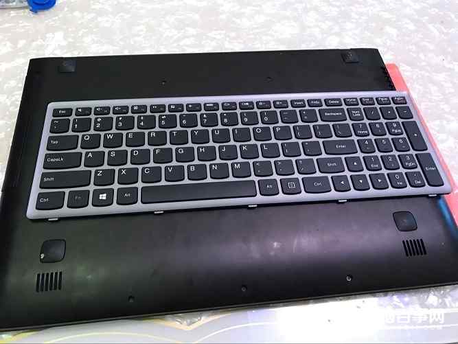 联想Z500笔记本更换键盘图文简单教程