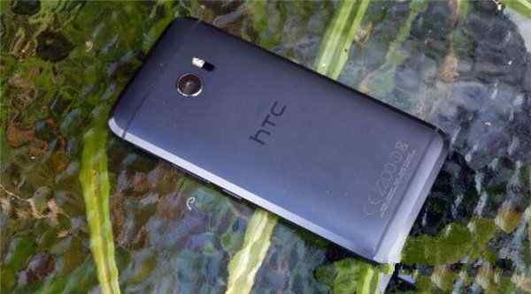 HTC 10背部造型依然十分硬朗