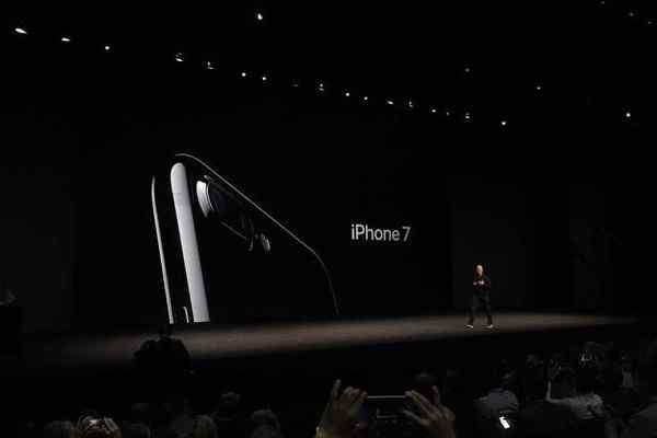 苹果iPhone7新机发布 股价反而下跌