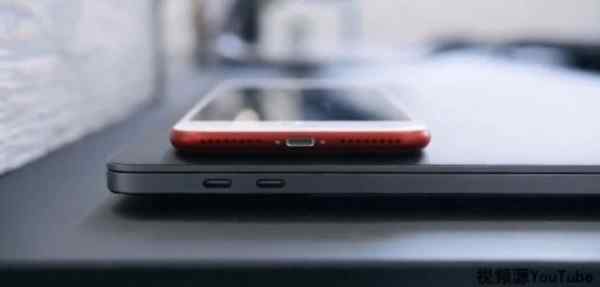 红色版iPhone 7P底部插口