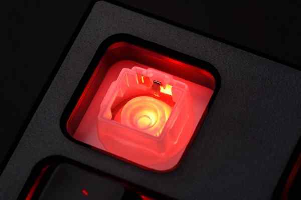 雷蛇推出全球首款搭载机械式薄膜按键轴技术的游戏键盘