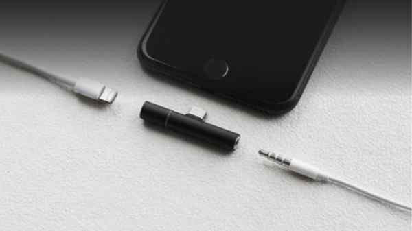 实用又美观：Auxilite让iPhone 7/7 Plus用户边听歌边充电