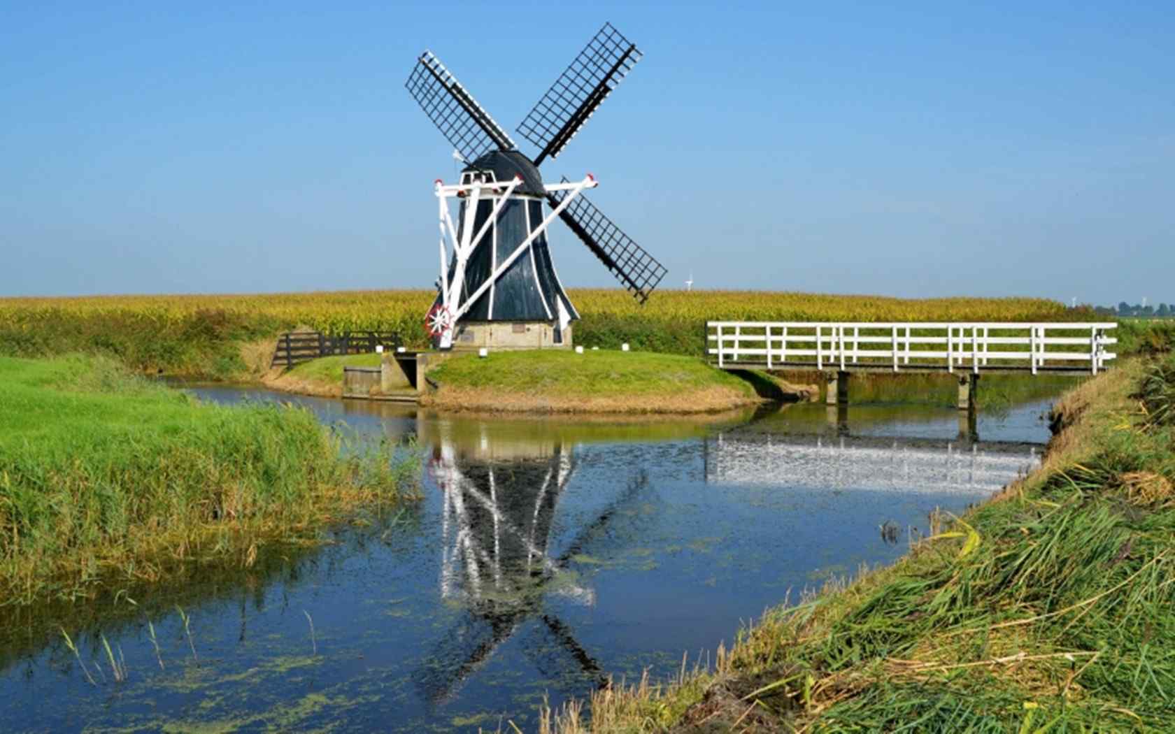 荷兰风车高清壁纸 风车图片 旋转的风车