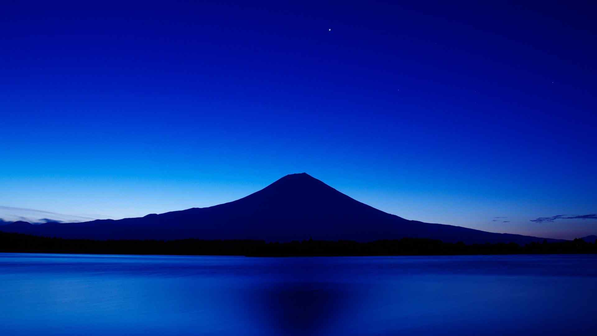 日本著名景点富士山唯美高清风景壁纸 富士山下