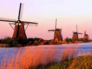 荷兰风车图片 经典大风车桌面壁纸  草原风车壁纸下载