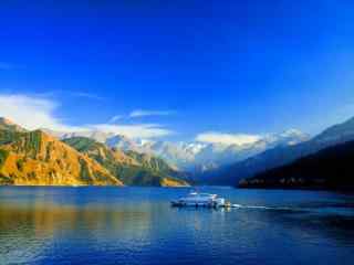中国新疆风景图片下载 天山天池风景桌面壁纸 新疆自然风景桌面
