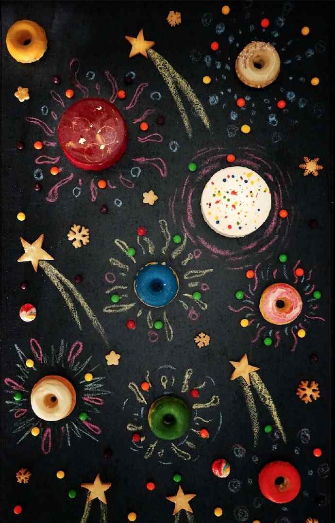 多彩甜甜圈与糖果手机壁纸