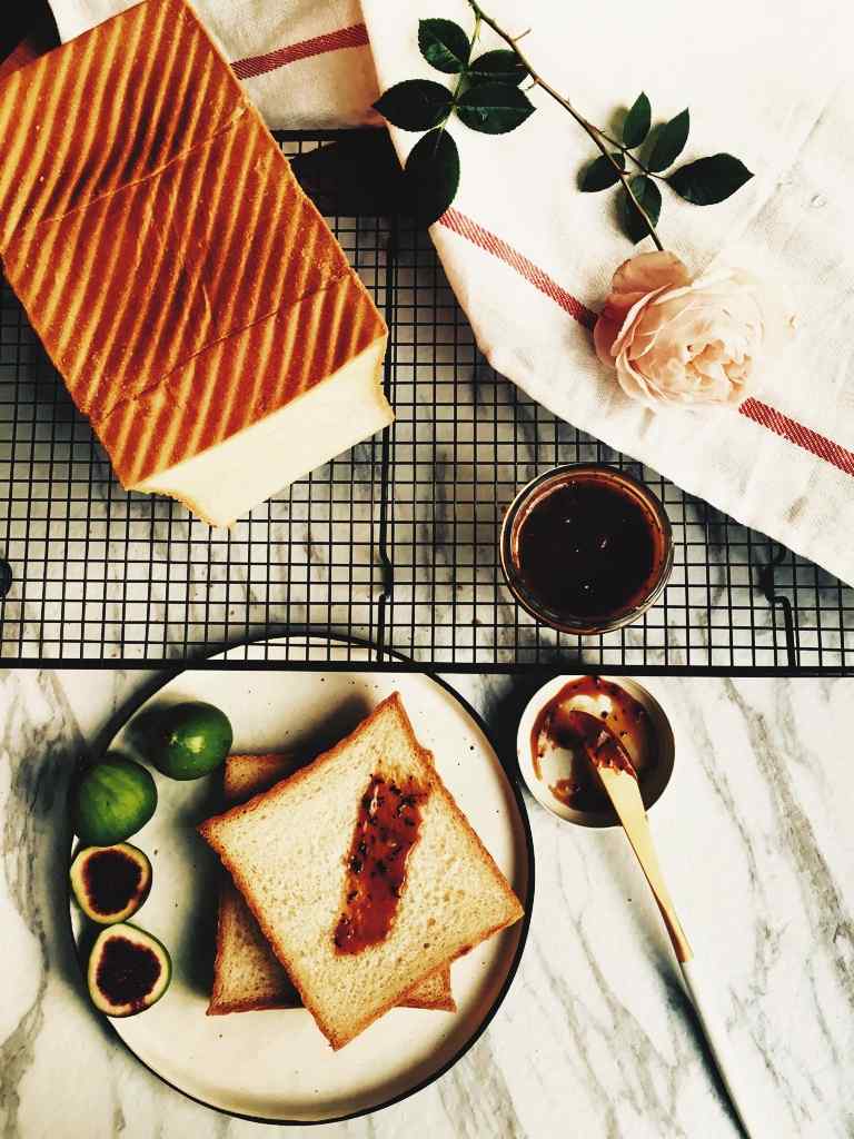 切片烤面包特色早餐摆拍图片手机壁纸