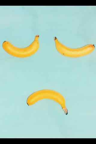 香蕉创意摆拍哭脸造型手机壁纸