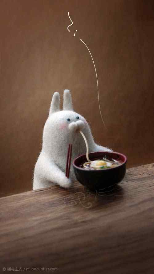 创意毛毡小兔子吃面手机壁纸