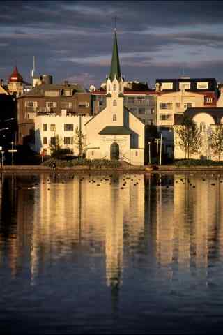 冰岛首都雷克雅未克日落唯美城市风光手机壁纸