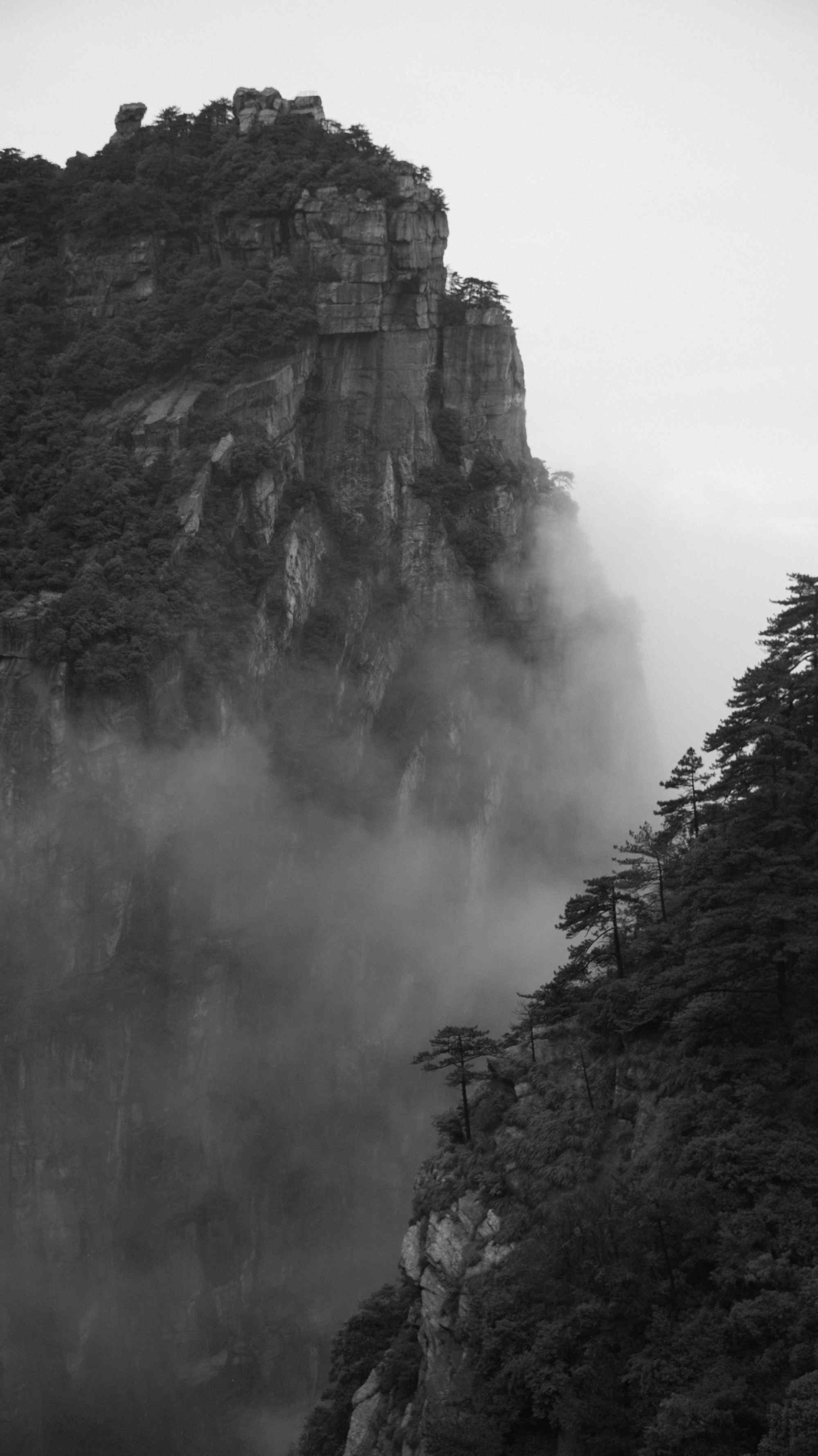 庐山雾色朦胧的山间景色手机壁纸（5张）
