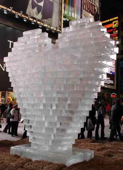 哈尔滨冰雕展之爱心冰雕手机壁纸