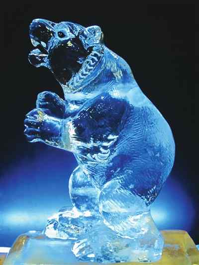 哈尔滨冰雕展之可爱的北极熊冰雕手机壁纸