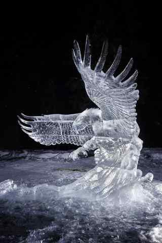 哈尔滨冰雕展之飞翔的雄鹰手机壁纸