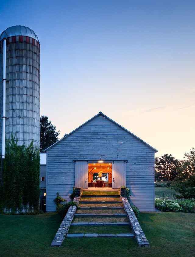美丽的农场白房子建筑风景图片