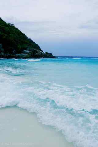 普吉岛清澈海浪图片手机壁纸