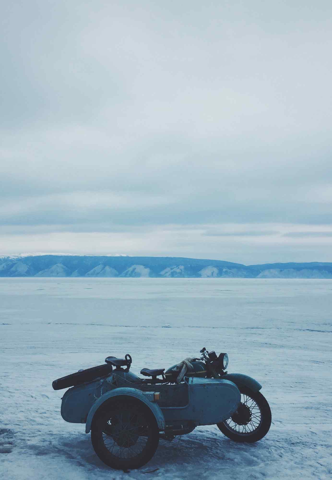 贝加尔湖雪地唯美图片手机壁纸