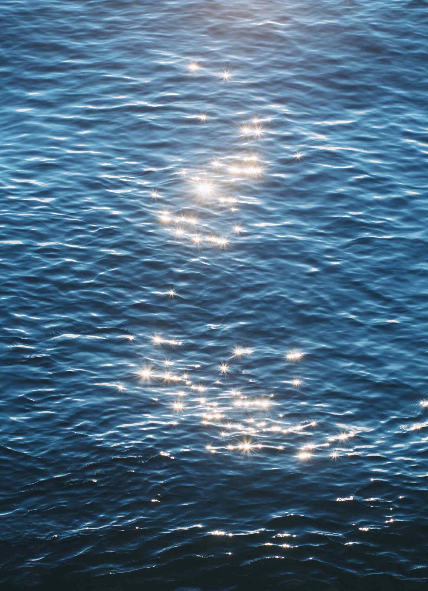贝加尔湖清澈湖面图片手机壁纸