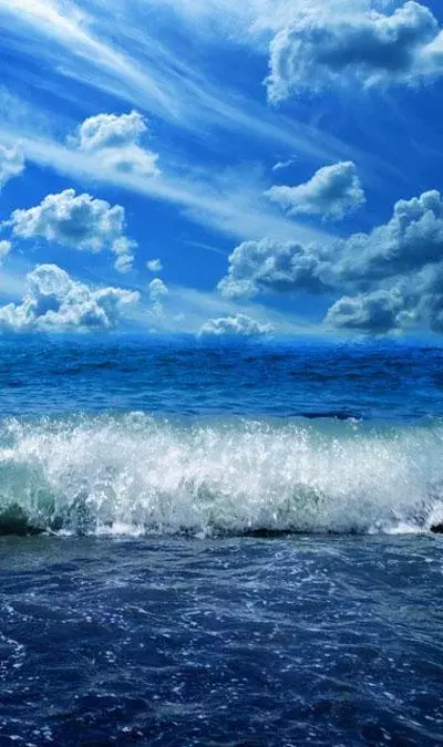 蓝天下的海浪图片手机壁纸