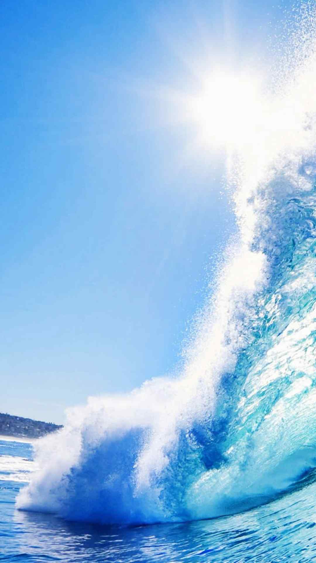蓝天下的海浪手机壁纸