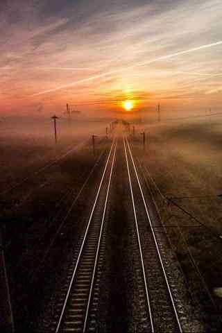 夕阳下的铁路风景手机壁纸