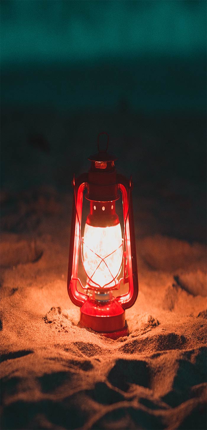沙滩上的一盏明灯超清手机壁纸图片