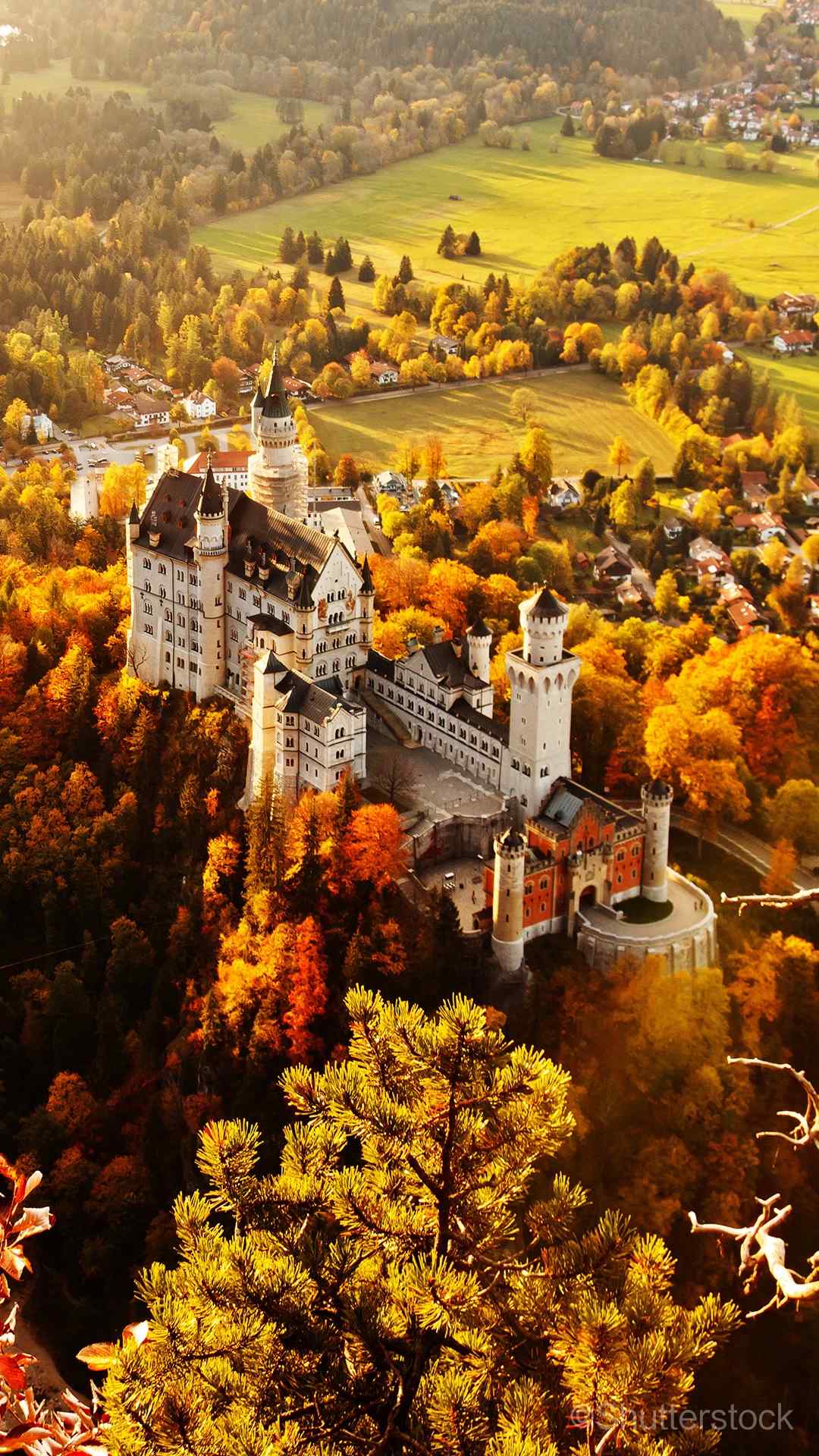 秋色中的城堡手机壁纸