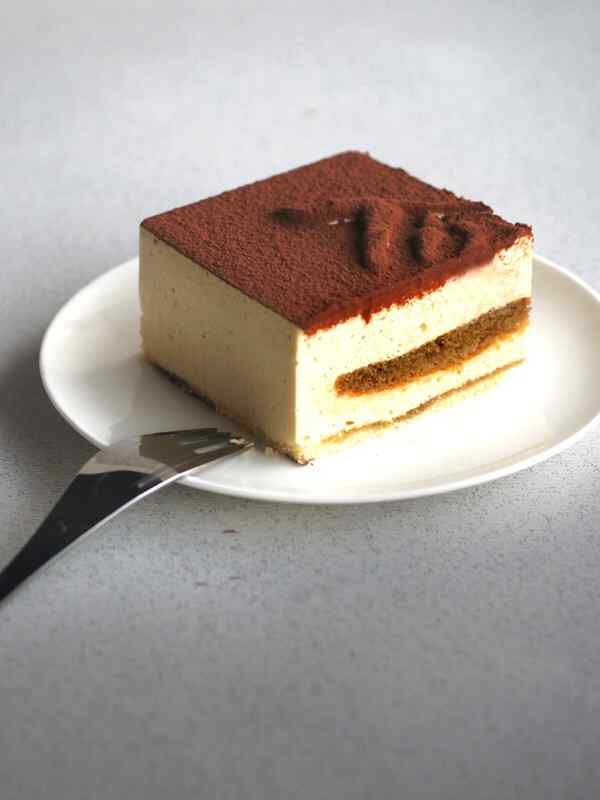 香甜的提拉米苏蛋糕手机壁纸