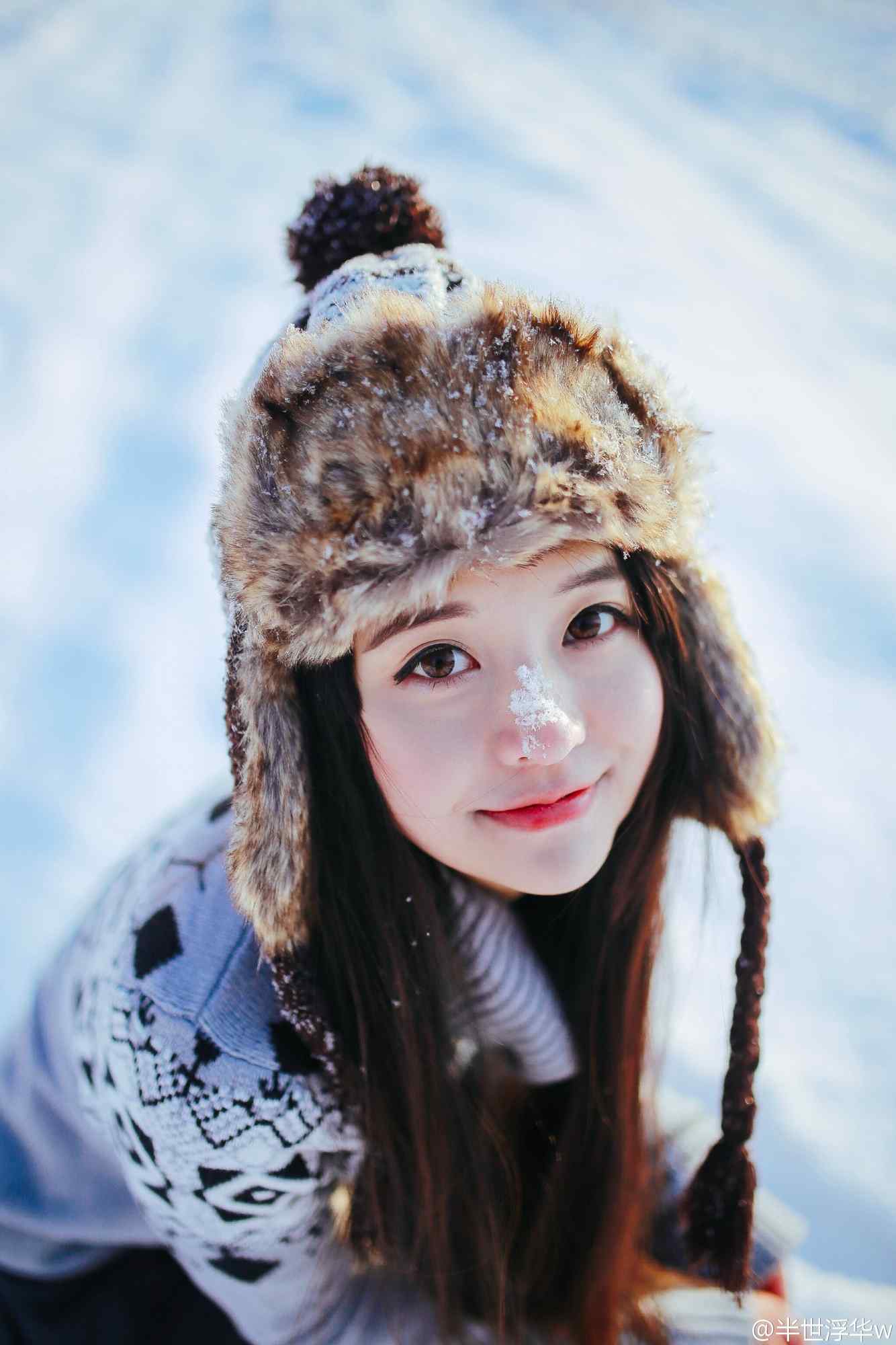 可爱的小美女雪景写真手机壁纸