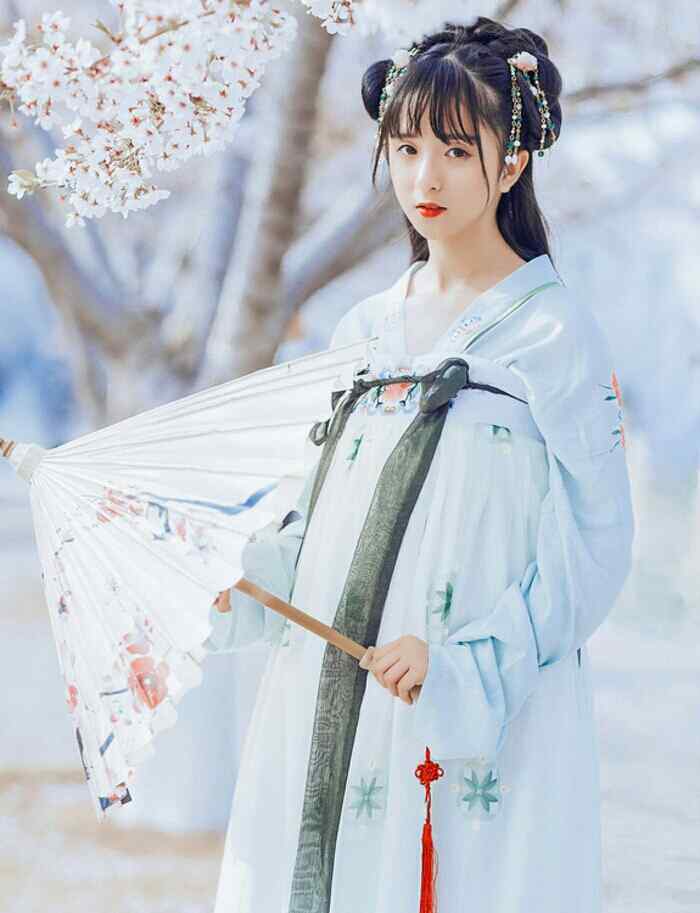 汉服齐胸儒裙—樱花树下的美女手机壁纸