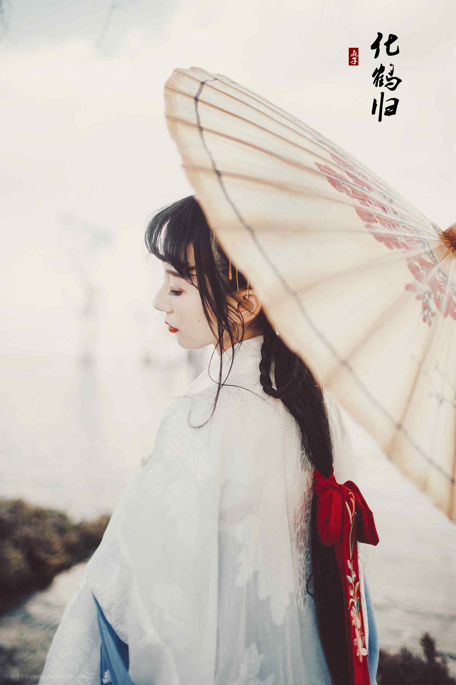 汉服袄裙—少女撑着油纸伞手机壁纸