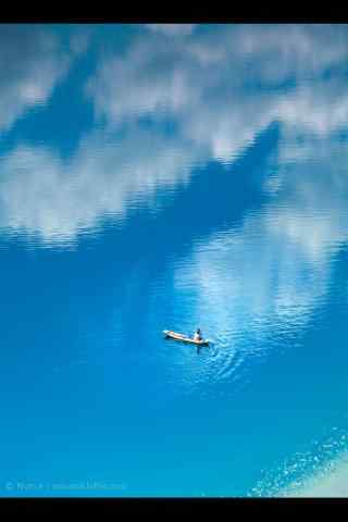 泸沽湖蓝色风景护眼手机壁纸