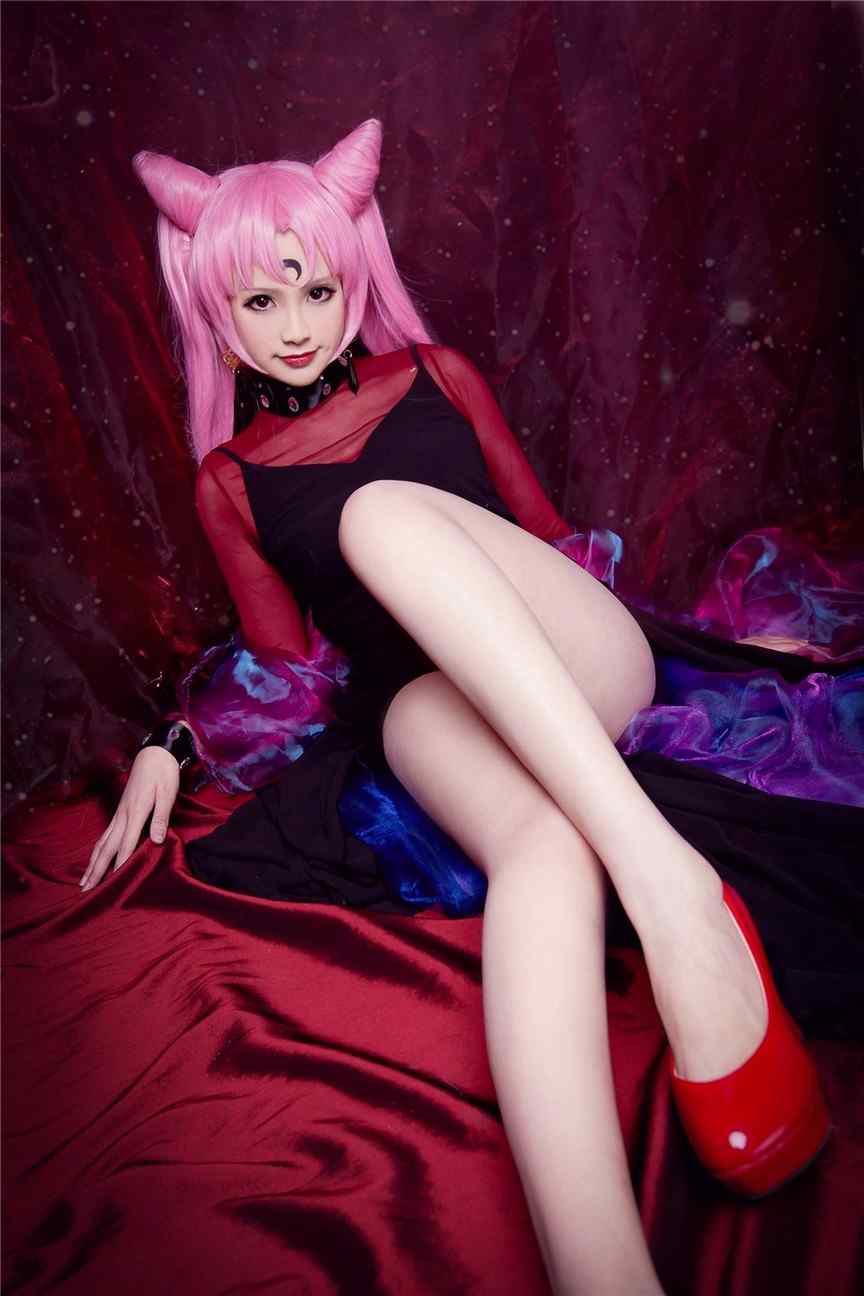 长腿性感美女cosplay黑暗小姐妩媚大胆写真图片