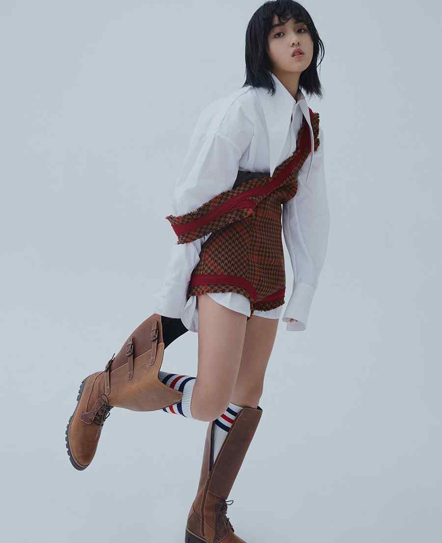 张子枫时尚杂志写真图片