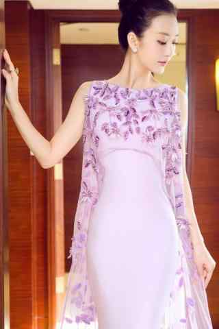 王鸥甜美紫色长裙