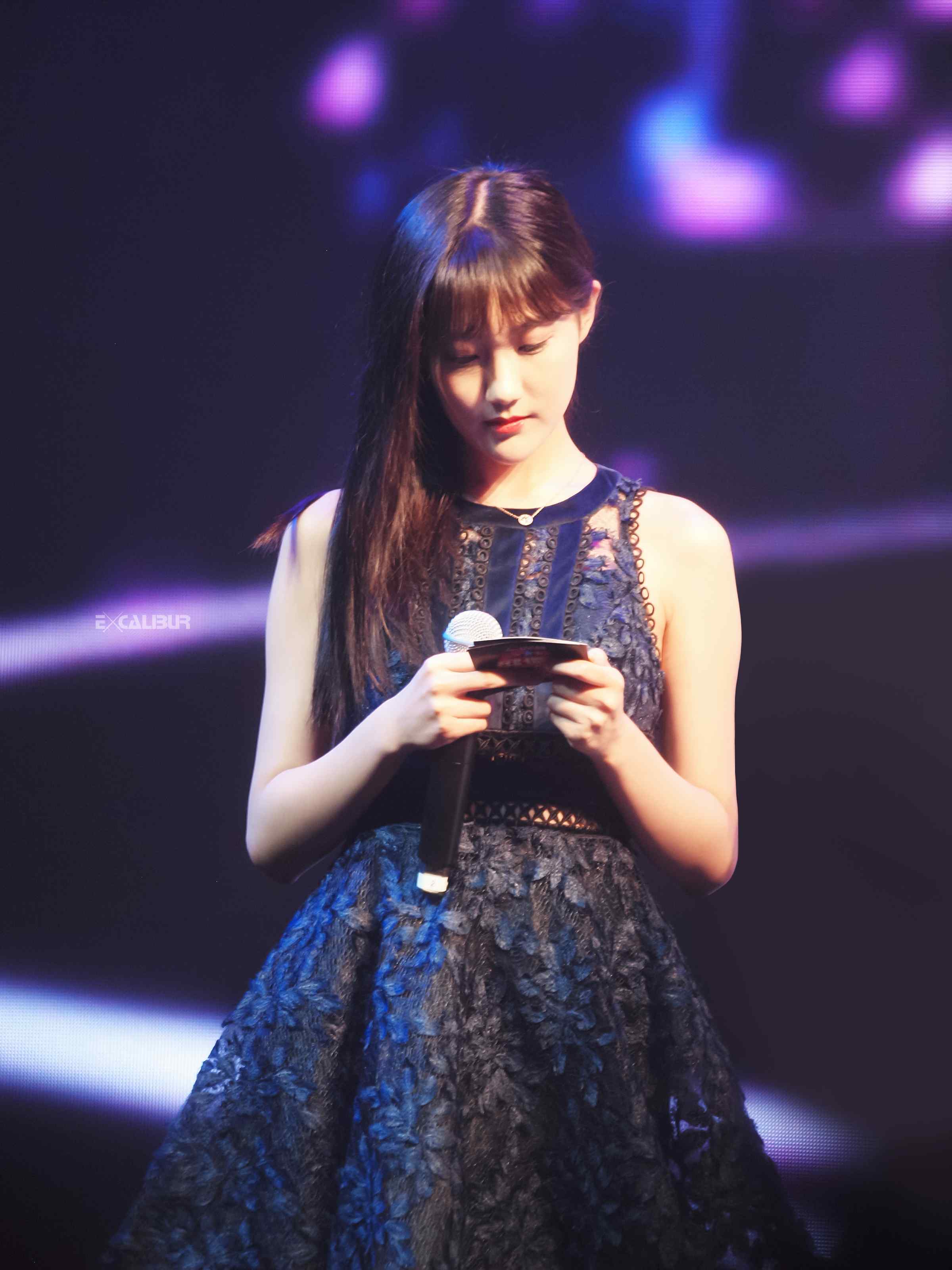 SNH48李艺彤黑色迷人礼服手机壁纸