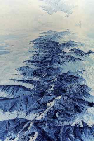 大雪覆盖的山脉手机壁纸