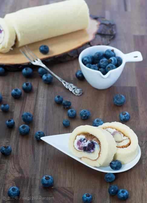 蓝莓搭配瑞士蛋糕手机壁纸