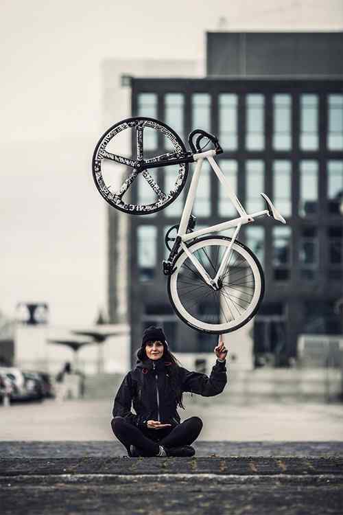 创意单车摆拍手机壁纸