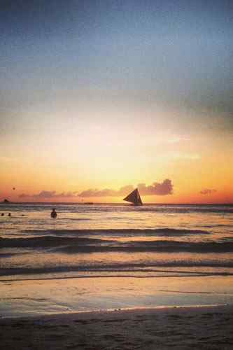 长滩岛黄昏风景帆船手机壁纸