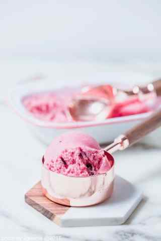 甜美可口的草莓冰