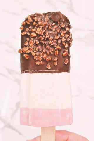 浓香可口的巧克力奶油棒冰手机壁纸