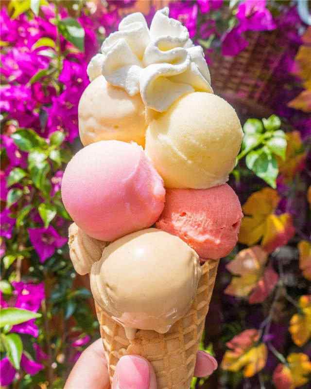 粉色美味冰淇淋手机壁纸