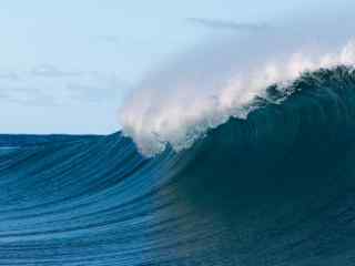 波浪汹涌的海浪动态屏保