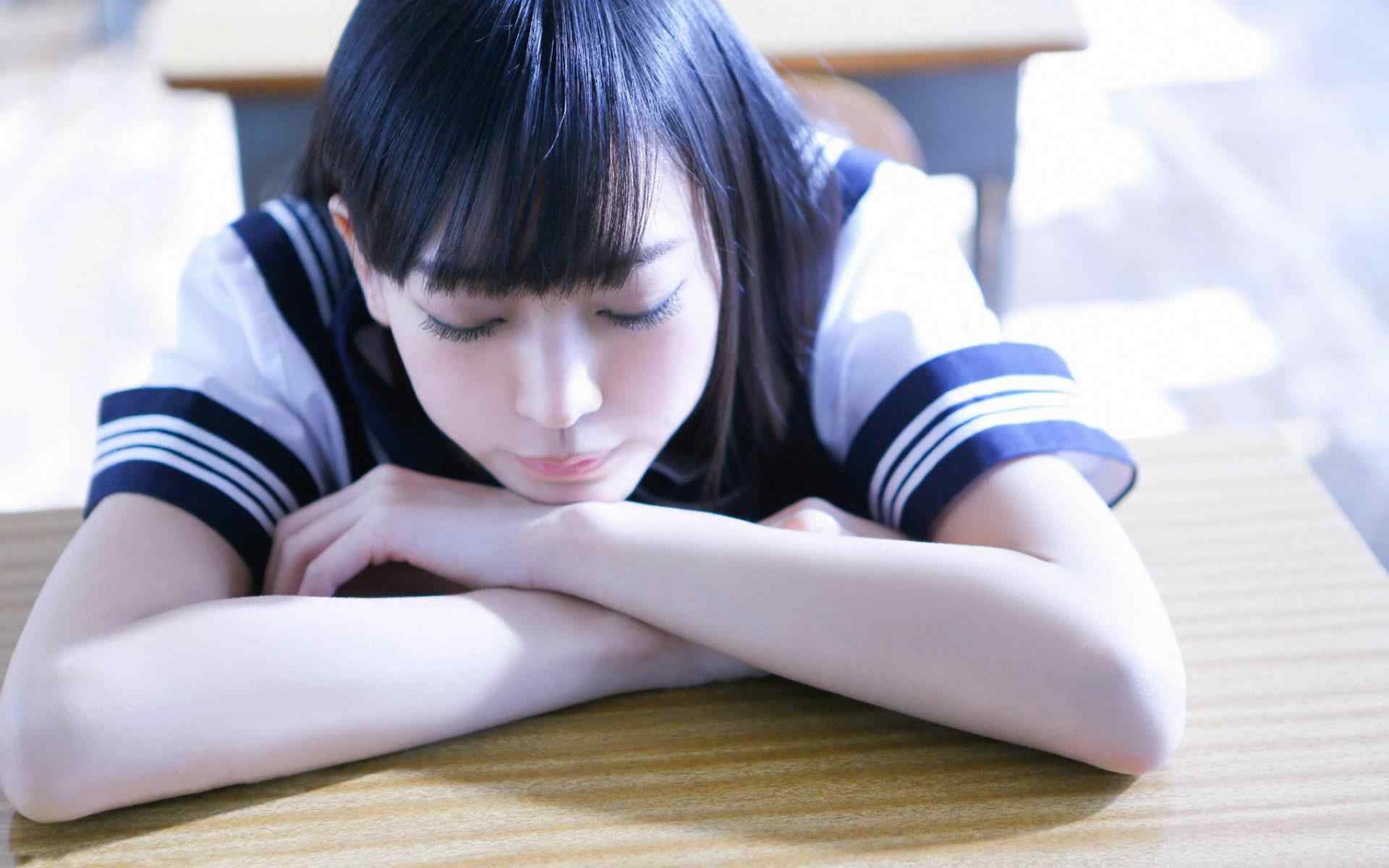 日系少女制服写真高清电脑桌面壁纸