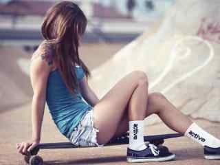 滑板女孩唯美图片
