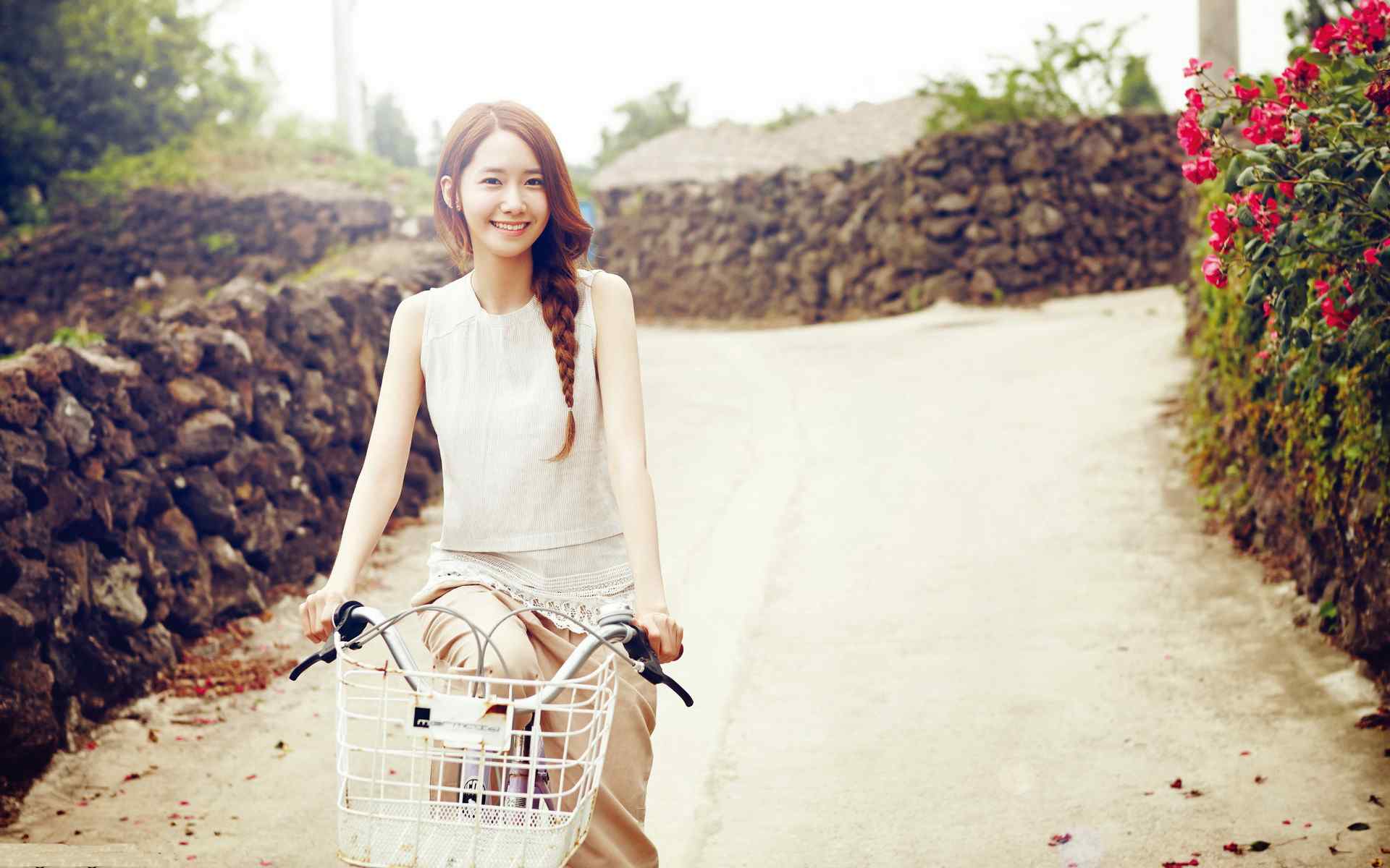韩国美女明星允儿田园风格写真图片