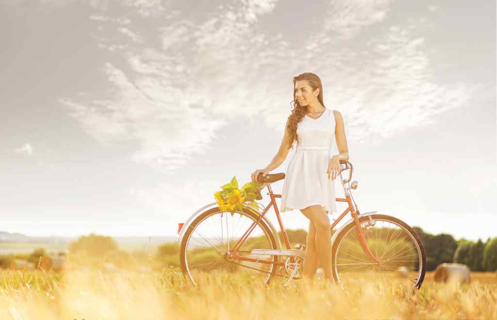 欧美美女小清新脚踏车田园风格写真图片