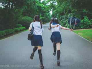 JK制服—放学后奔跑的少女们桌面壁纸